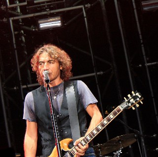 Ligabue Seduto In Riva Al Fosso accordi