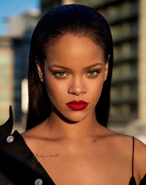 Rihanna California King Bed accordi